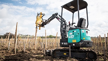 travaux-vignobles-viticoles-plantation-saint-emilion-mini-pelle