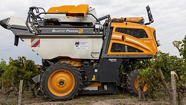 vendangeuse-pellenc-selectiv-process-MAV-prestataire-saint-emilion